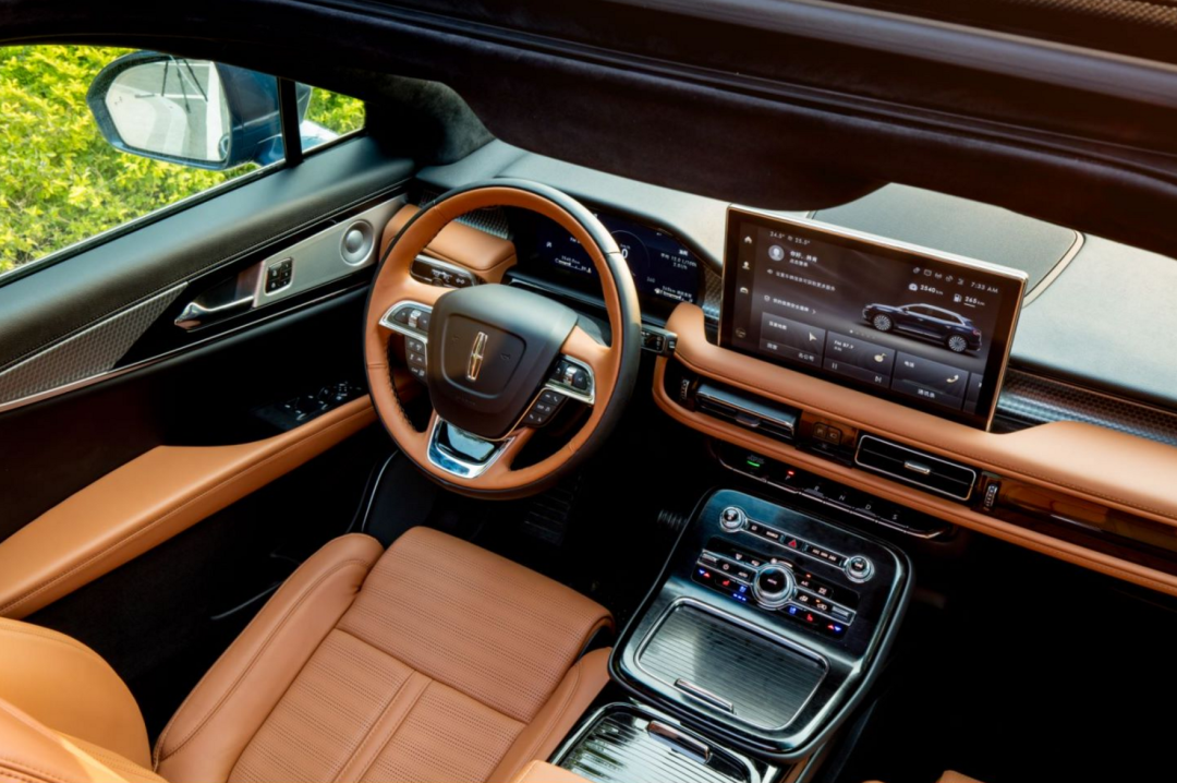 2.7T V6、22向座椅调节、35个声学包，看航海家的豪华