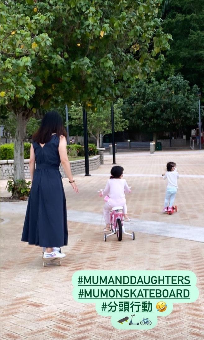 霍启刚带子女逛书店，霍中曦霍中妍手牵手画面有爱，兄妹感情超好