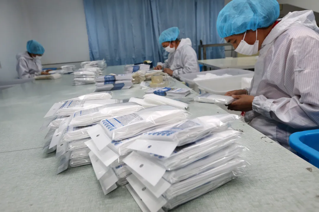 口罩生意风光不再：从月赚3000万到卖不动，有人入局半月就遇订单荒