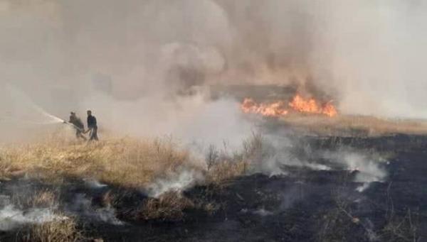 美军又一恶行曝光，直升机故意投下燃烧弹，大