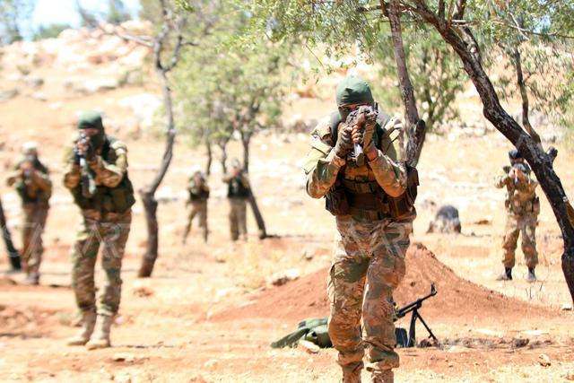 决战时刻到了！俄大批战机叙利亚猛烈开火，2艘