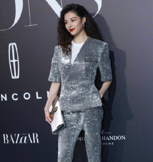 谢霆锋穿棉袄、杨颖杨紫冷得发抖、朱珠挺孕肚