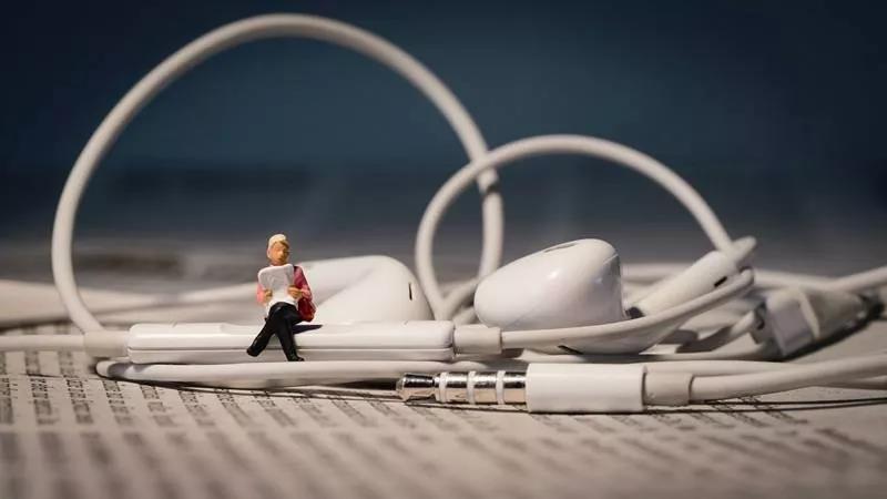 腾讯100%收购"懒人听书"，"喜马拉雅