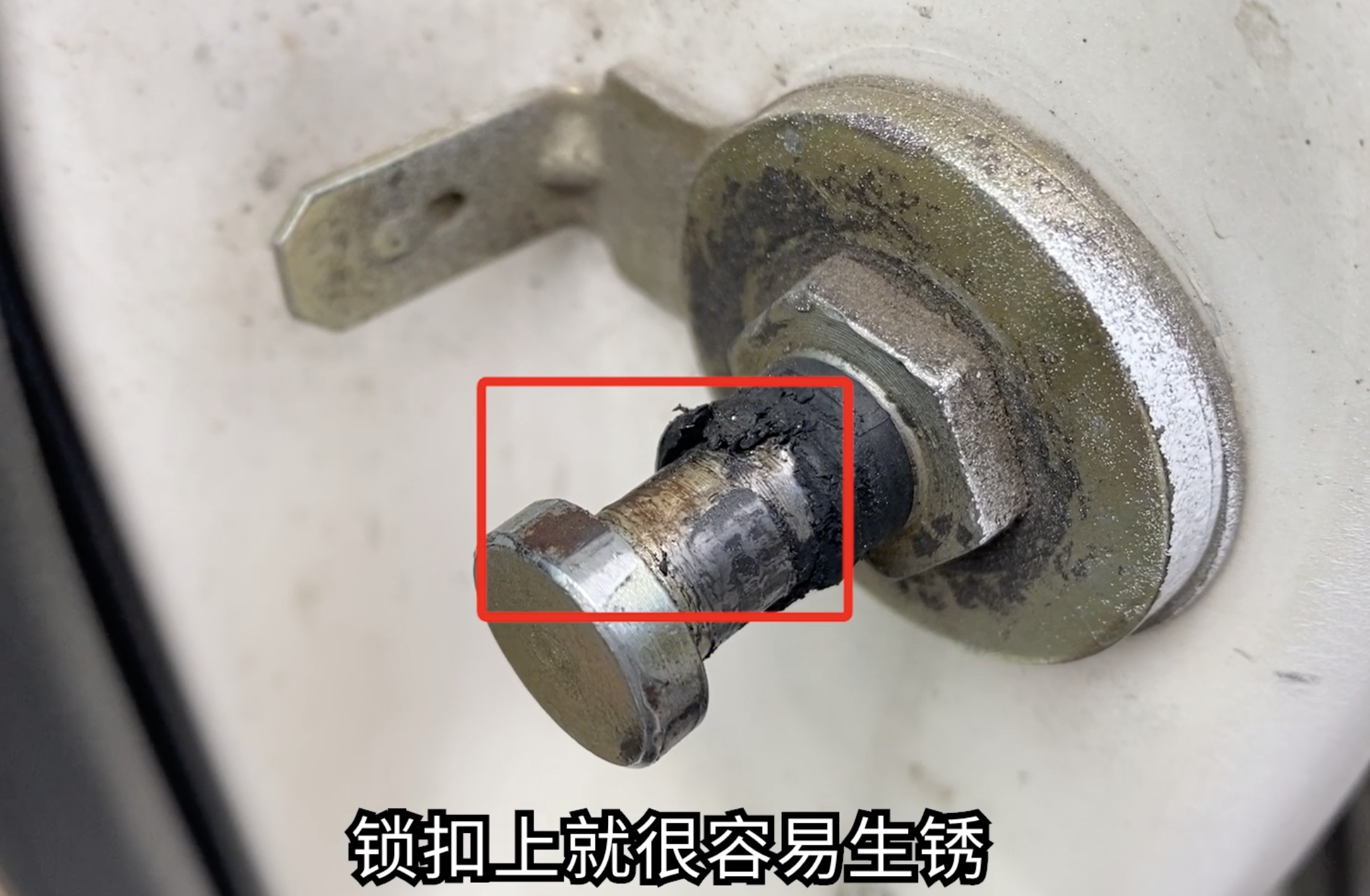車主們別錯過！這5個家用車的保養，自己在小區就能做