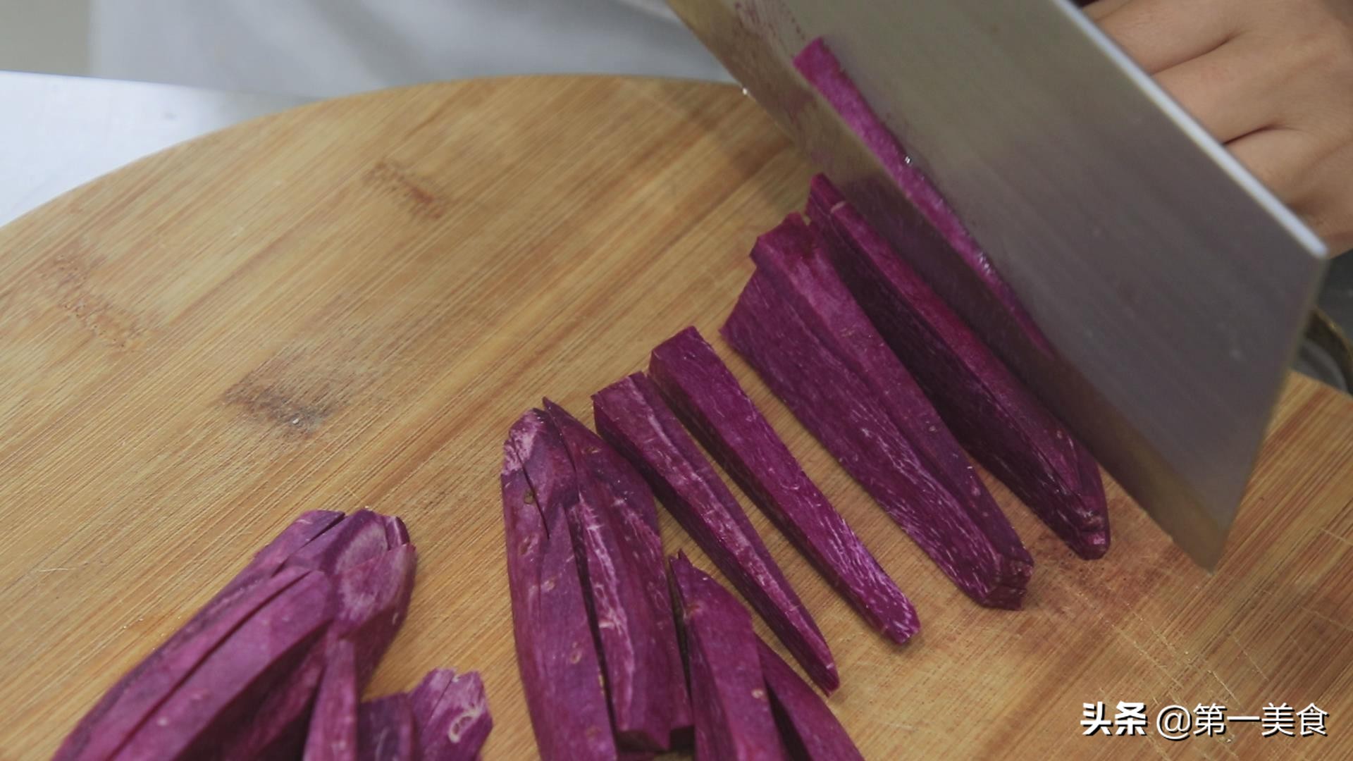 图片[2]-紫薯、红薯做成烤薯条 无需油炸 学会这招 又是一道小零食-起舞食谱网