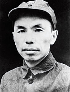 粟裕率部队打了胜仗，将缴获的宝刀宝马送给陈