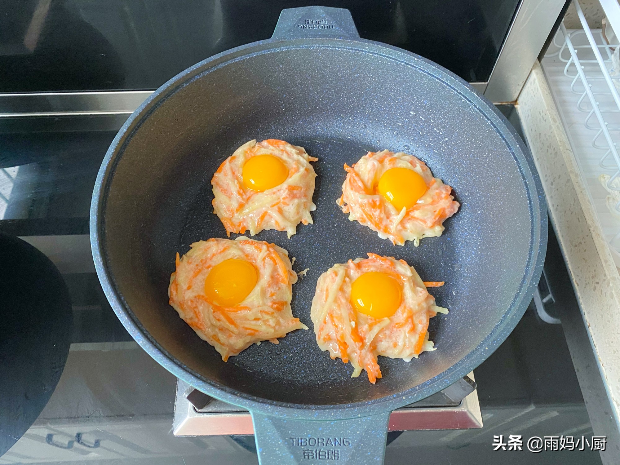 10分鐘快手窩蛋餅，金黃誘人又美味，用來當早餐營養加倍