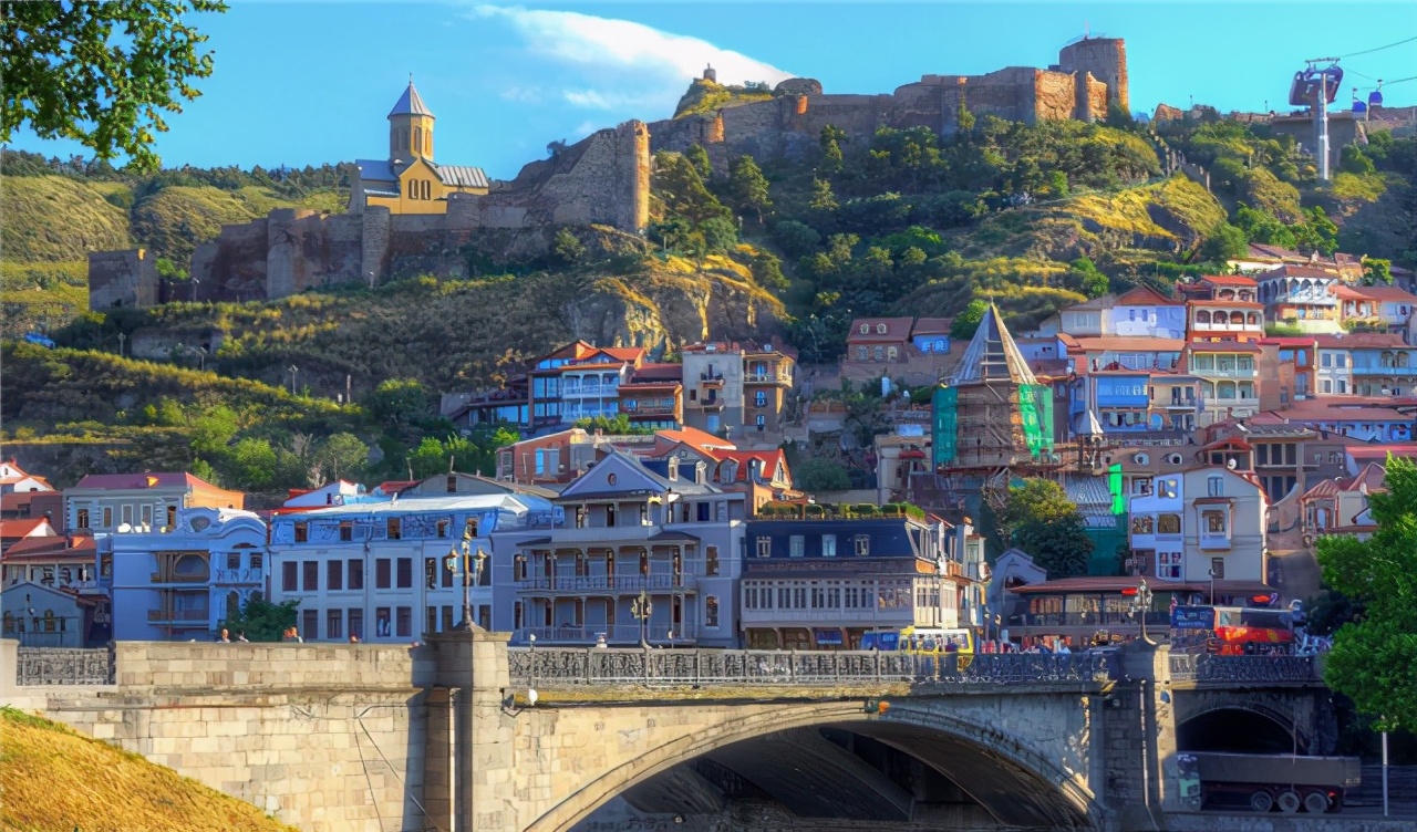 2008年俄格战争，格鲁吉亚为什么连几小时都抵挡