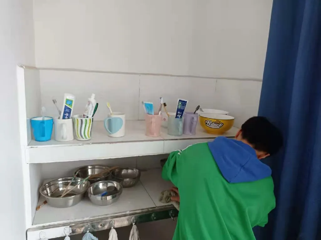 卫生是根本 运动是方式丨双流建校开展春季校园爱国卫生运动