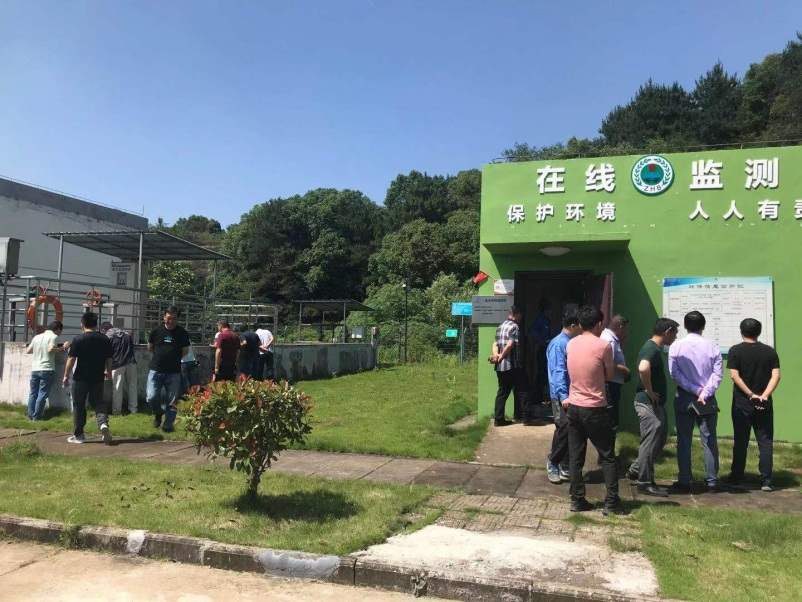 广信区组织企业召开环保现场观摩交流会