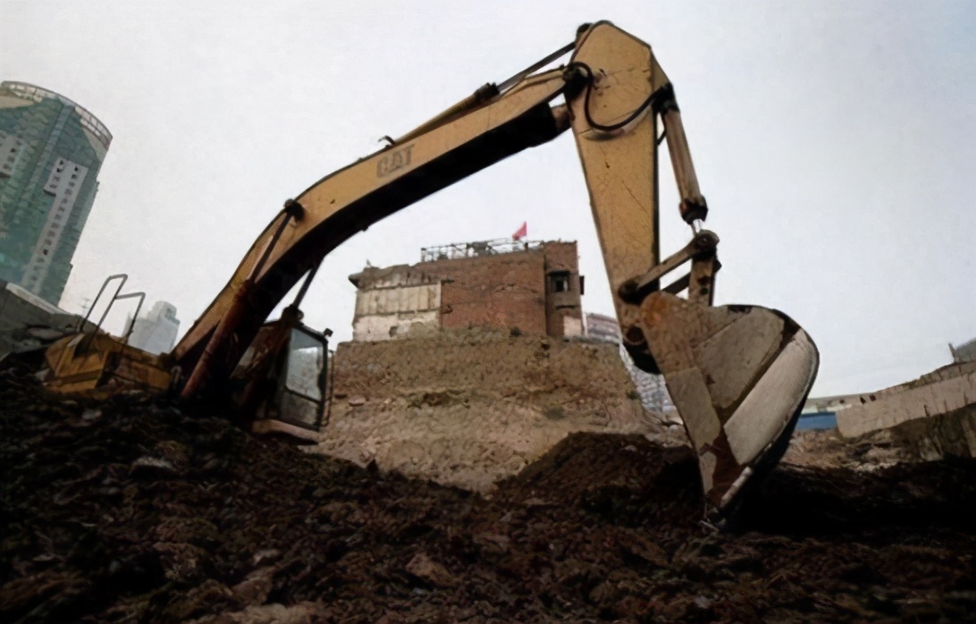 美国钉子户被“强拆”剩0.3平米，30年后反转？令