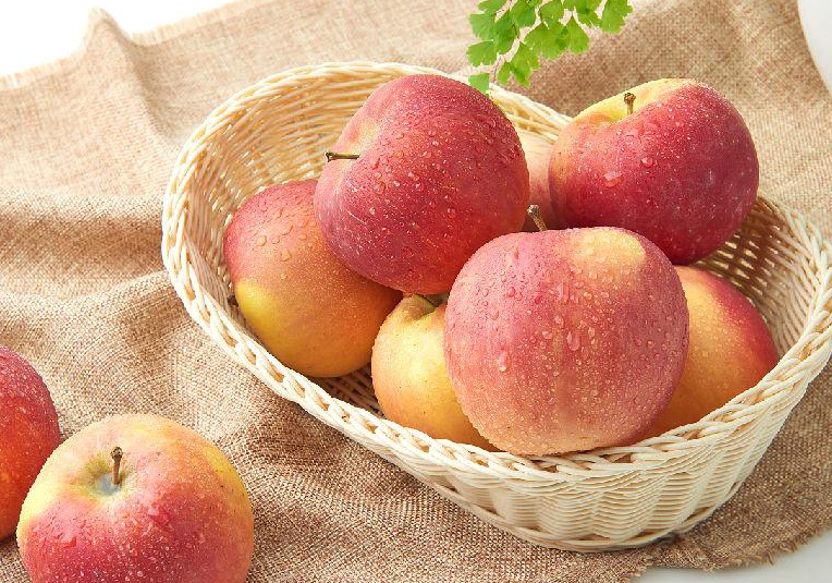 晚上吃蘋果會影響胃部健康嗎？ 這幾種食物真的不適合晚上吃