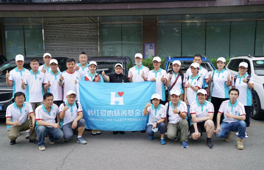 又是韩红！为河南募款3000万，与王一博连夜去郑州，抗疫暴瘦40斤