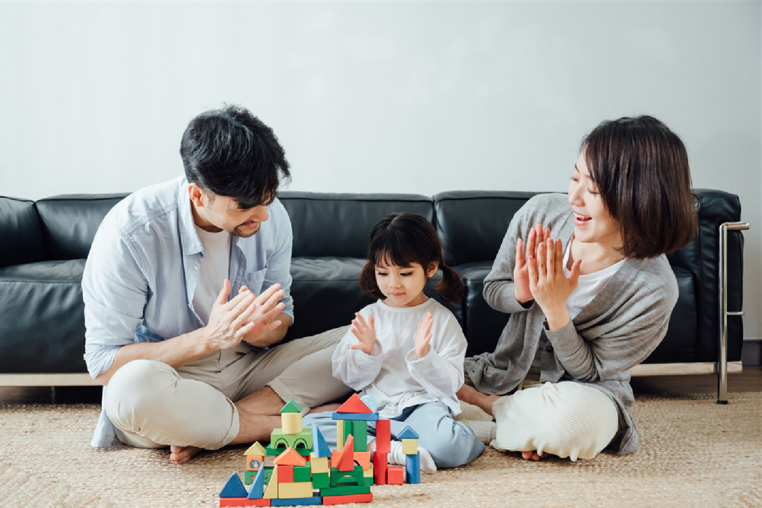 该不该阻止3岁内的孩子看电视？耶鲁大学的研究结果，父母要重视