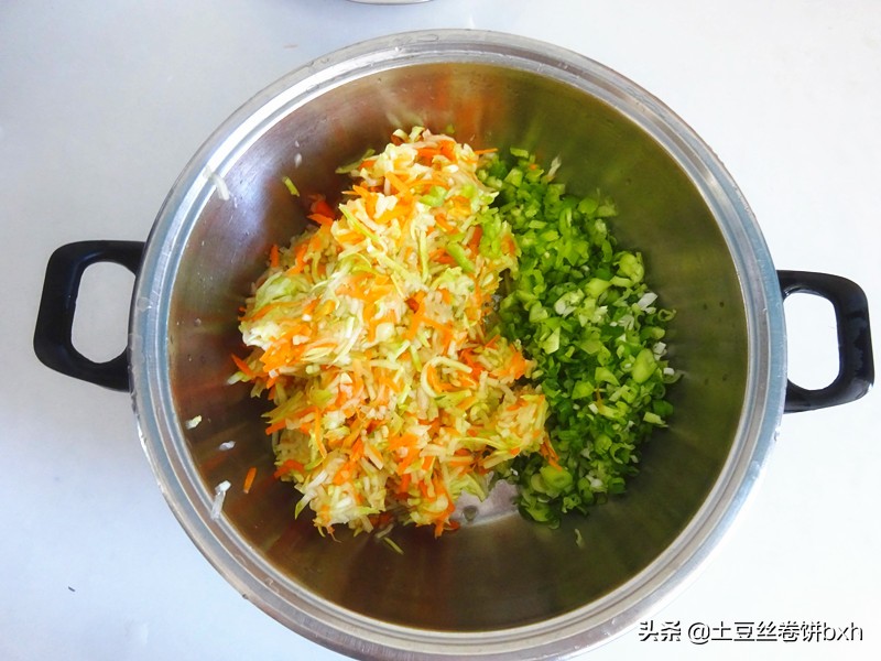 这是孩子超爱的馅饼，香嫩有营养，凉了也软软的，每次至少吃5个