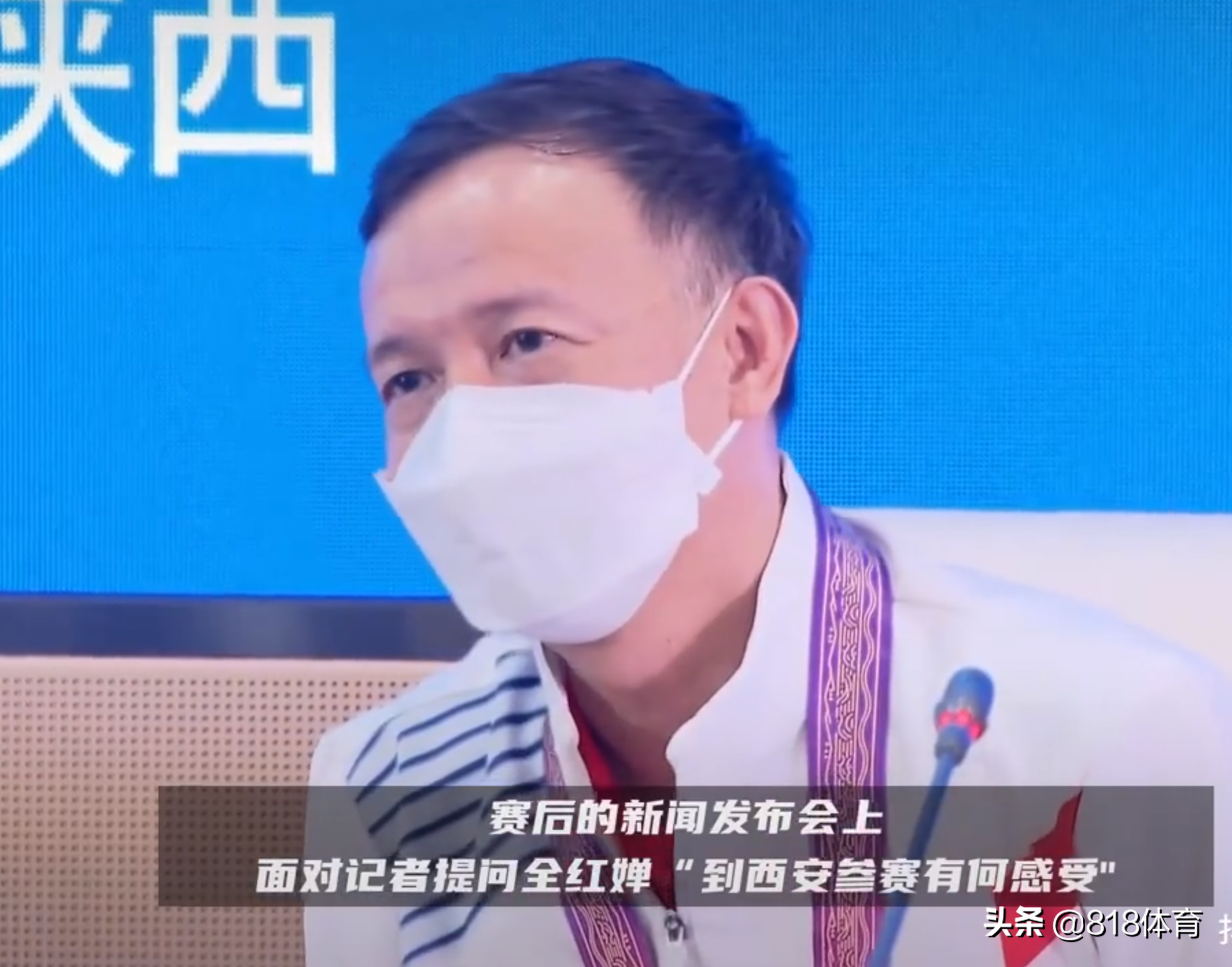 可爱!全红婵经过混采区被记者拉着采访,何教练赶紧薅衣领将她拽走