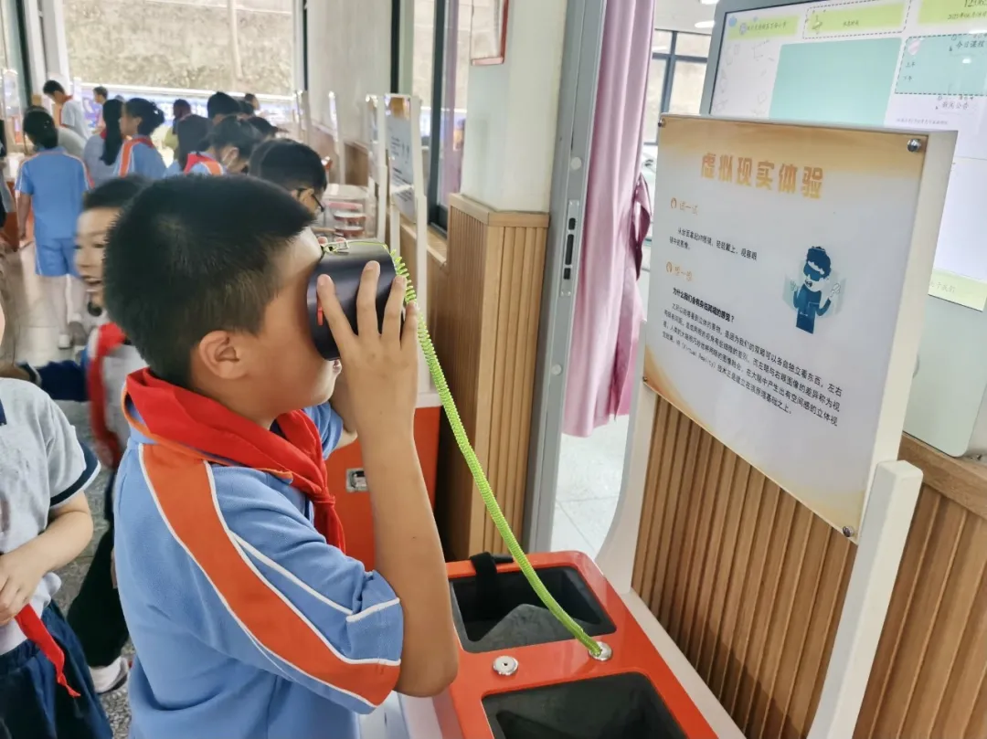 「科技万小」—四川省科技馆到天府新区万安小学开展科普活动