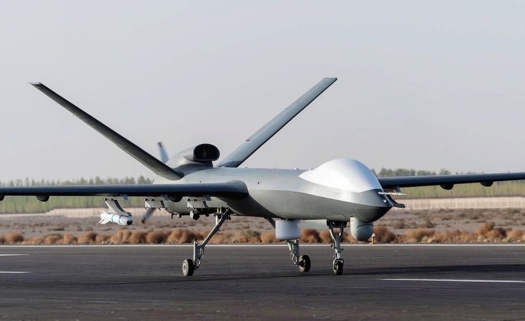 中国彩虹4堪称无人机界的AK47，翼展比“全球鹰”