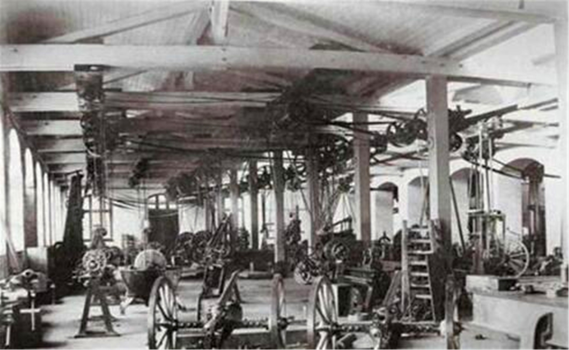 中国唯一还在用的清朝钢轨，至今不生锈，专家