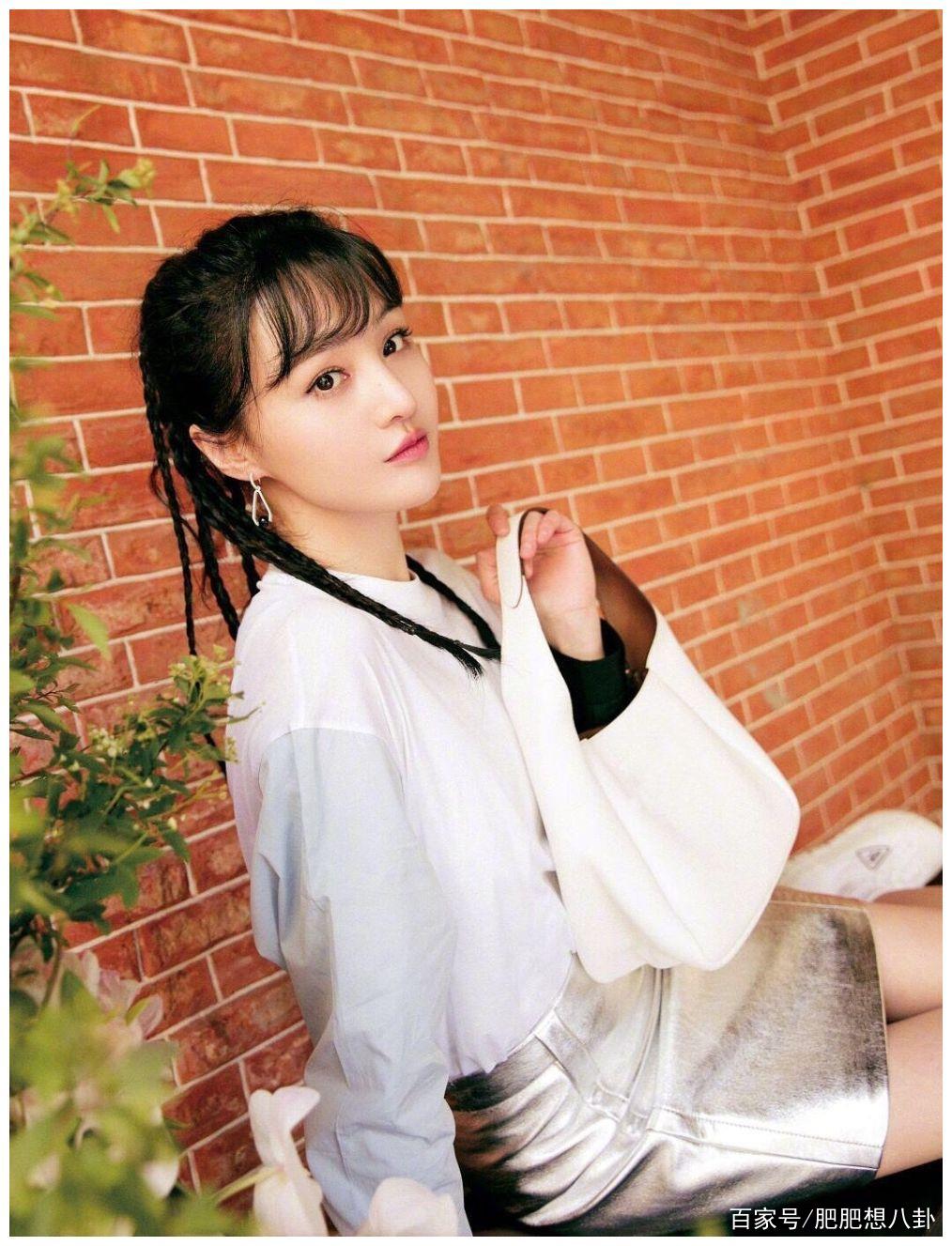 郑爽也遭遇掉发危机了？用生发梳被网友催早睡