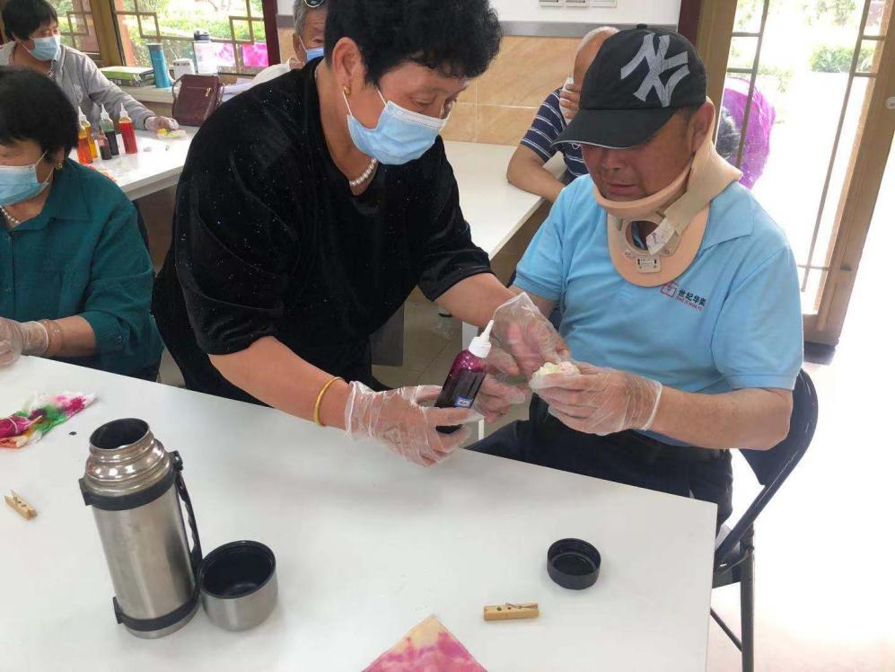 北京市通州区西集镇残联扎染方巾温馨残疾人