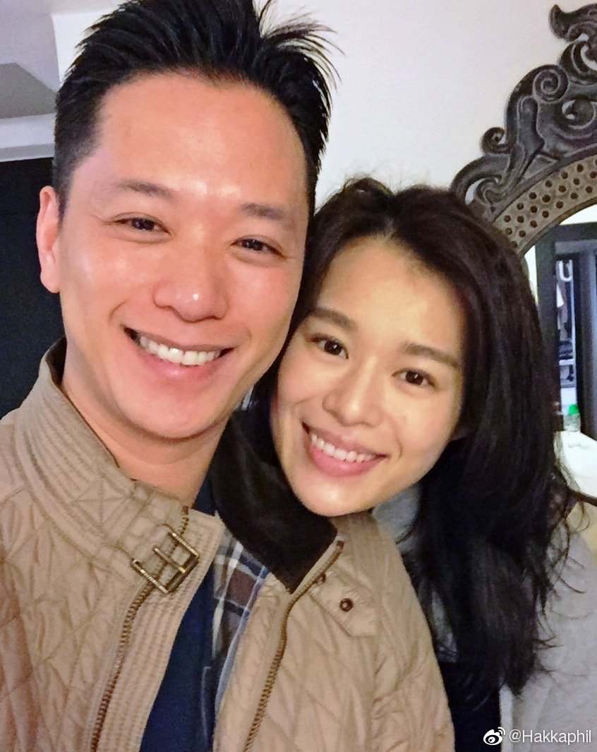 幸福感满满！胡杏儿疑似带二子回家团聚，老公开心晒亲子装