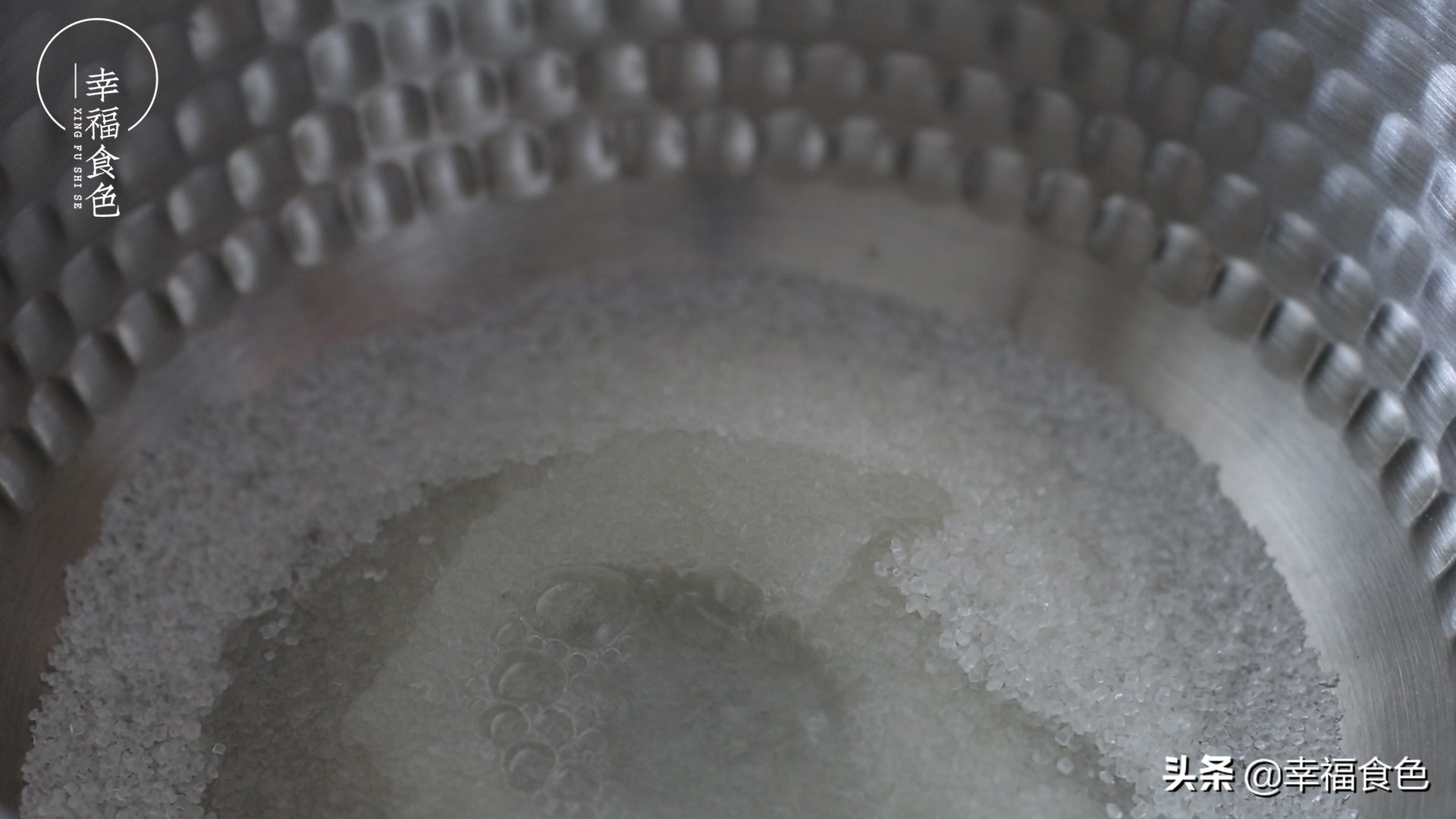 喝不完的牛奶烤一烤，甜嫩香滑的焦糖布丁就好了，孩子抢着吃