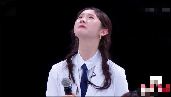 她是TFBOYS师妹，被称第二杨超越，哭着说这句话引网友反感