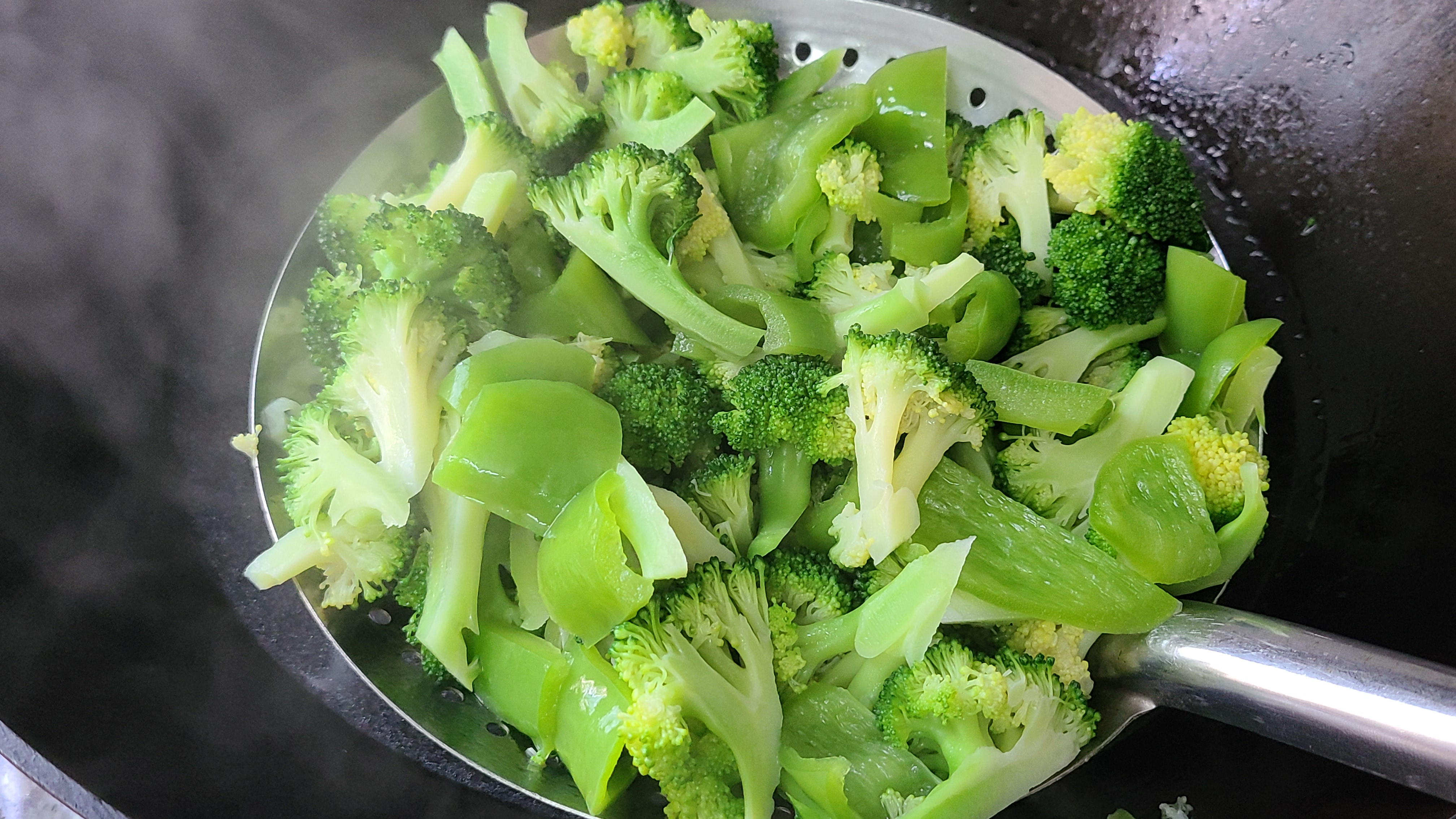 蒜蓉西蘭花，清淡好吃，做法很簡單，多吃蔬菜對身體好