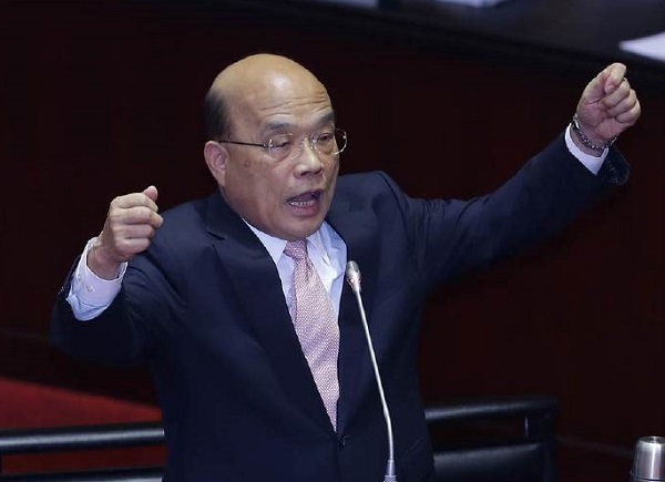 �台獨�不敢把�華航�改名就把�TAIWAN�畫很大？ 台網友諷刺新圖案