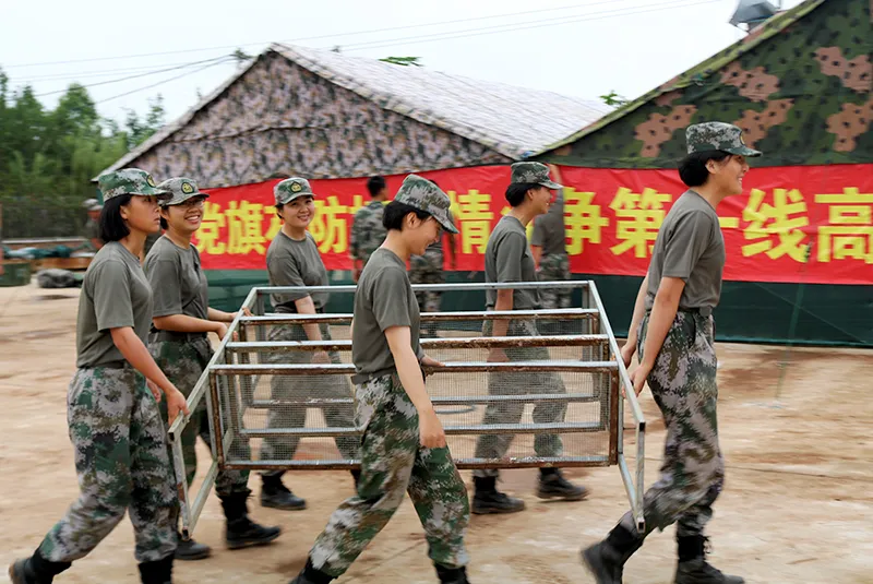 女兵野外驻训，到底有多野？