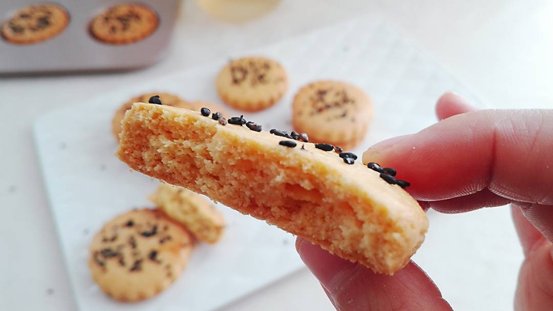 用玉米麵做出來的酥餅，太香了，不愛吃粗糧的孩子都愛吃，別錯過