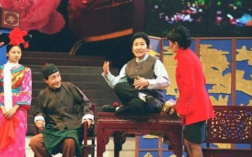 1999年那一夜，赵丽蓉为自己选好遗照，穿好寿衣