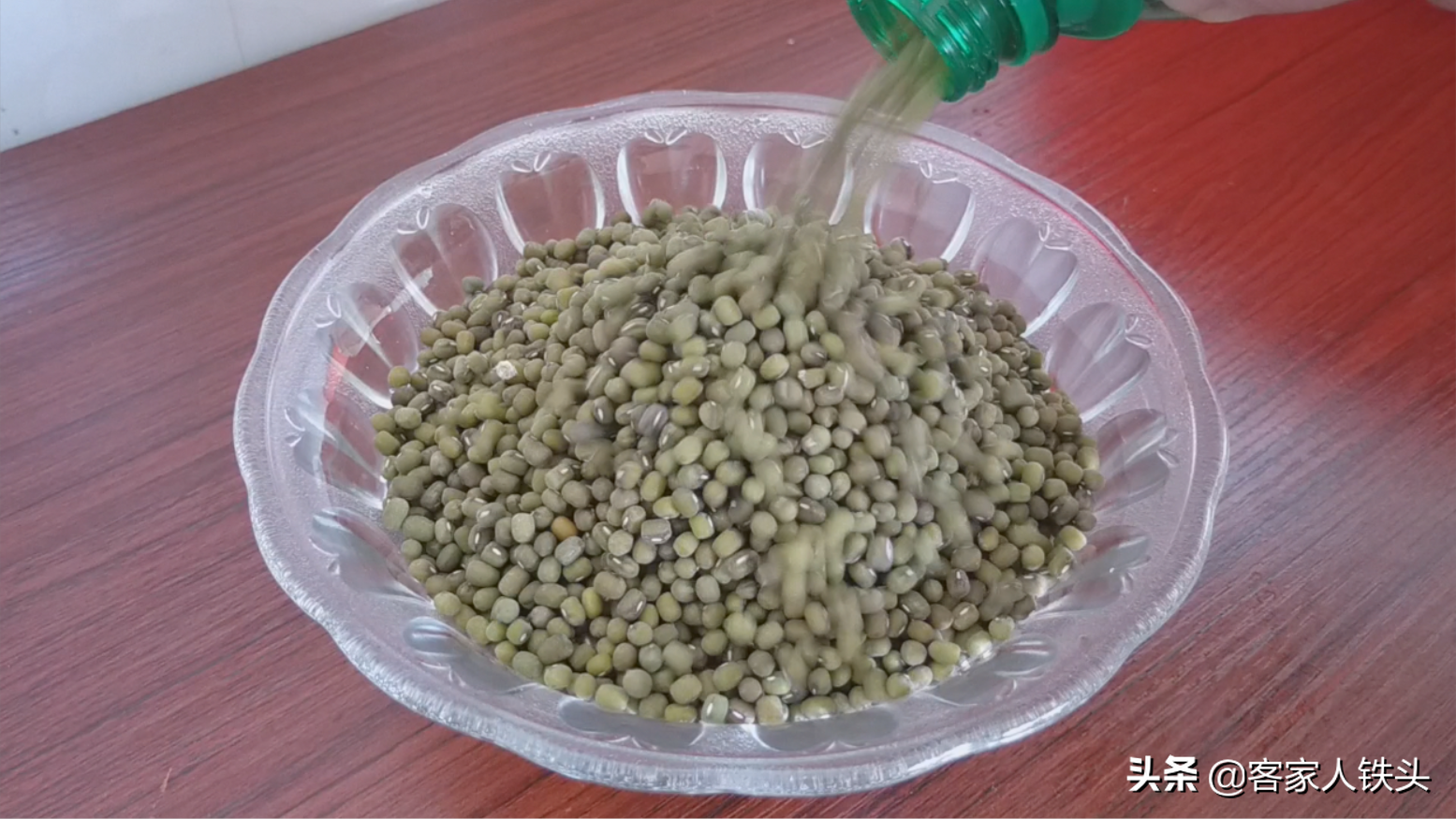 绿豆别只会煲糖水，教你一个夏季早餐吃法，软糯香甜，解暑又解馋