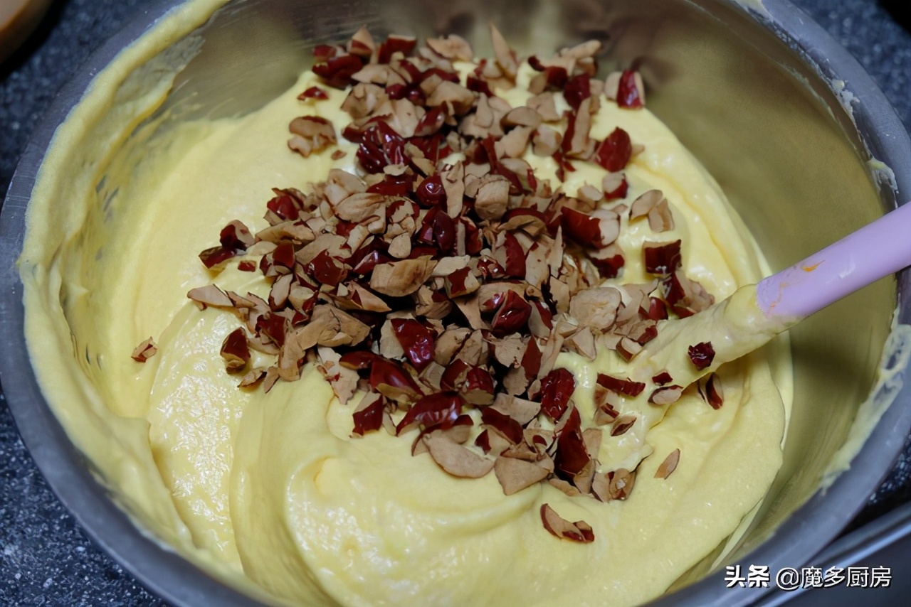 早餐蛋糕自己做，用料簡單做法更簡單，不用烤箱更輕鬆，香甜美味