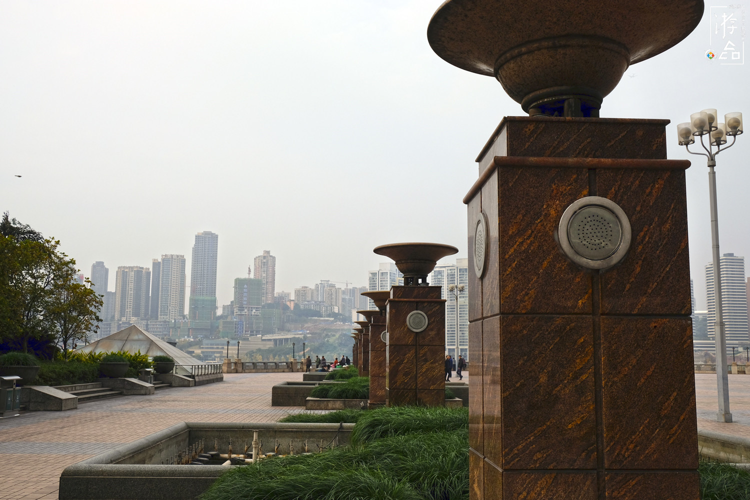 漫游山城：差点被改名的朝天门广场，是重庆人最后的坚守