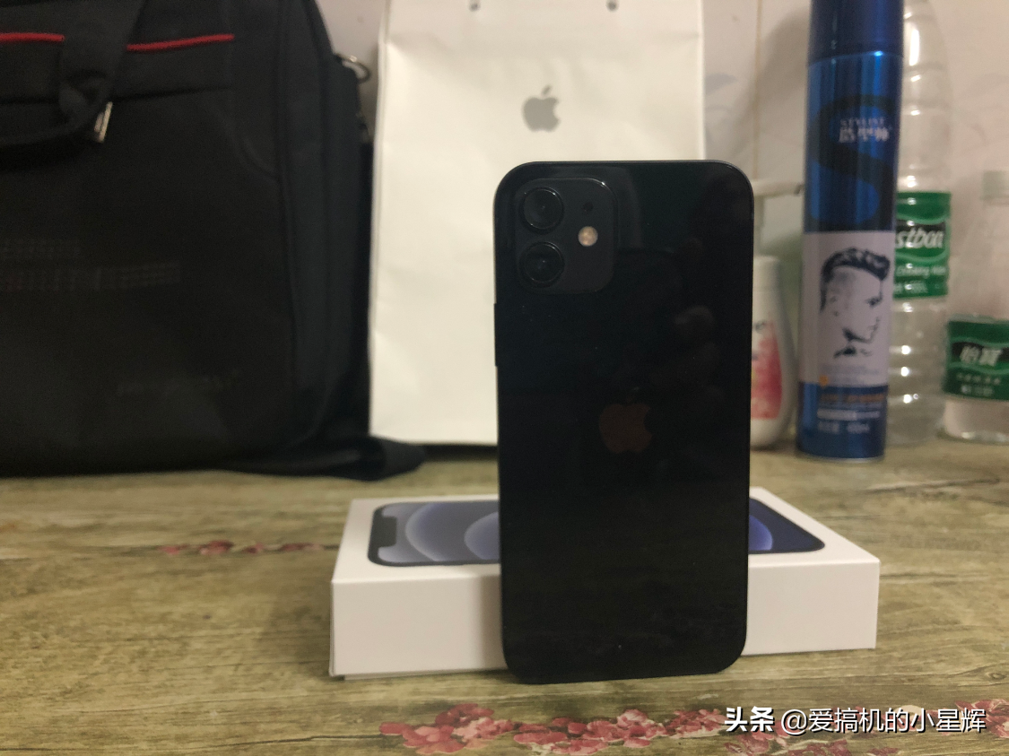 Iphone12跌至新低价 128gb售价亲民 终于等到了 爱搞机的小星辉 Mdeditor