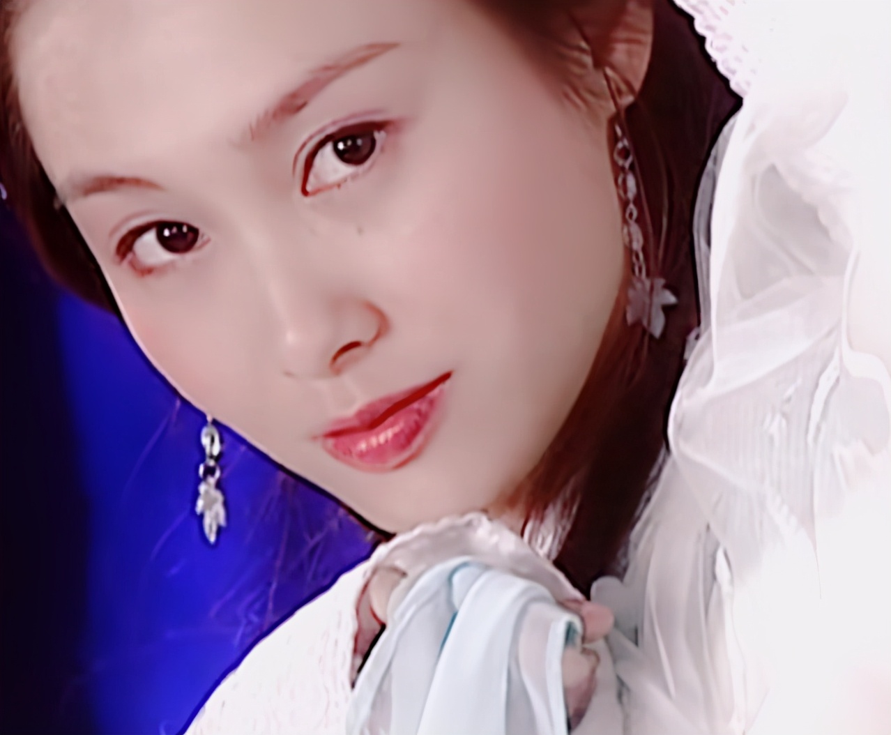新《鹿鼎记》陈圆圆上线，演员脸肿身材发福，又成历届最差一版