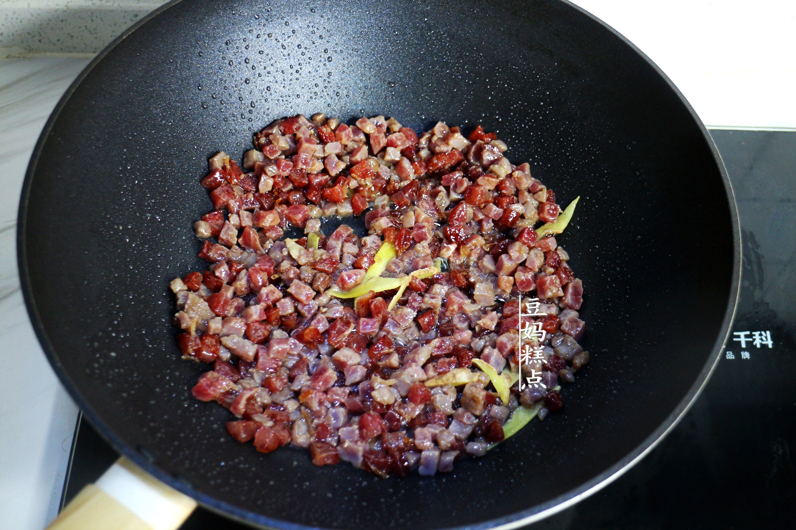 懶得做飯，就這樣燜一鍋好了，有菜有飯適合全家老小
