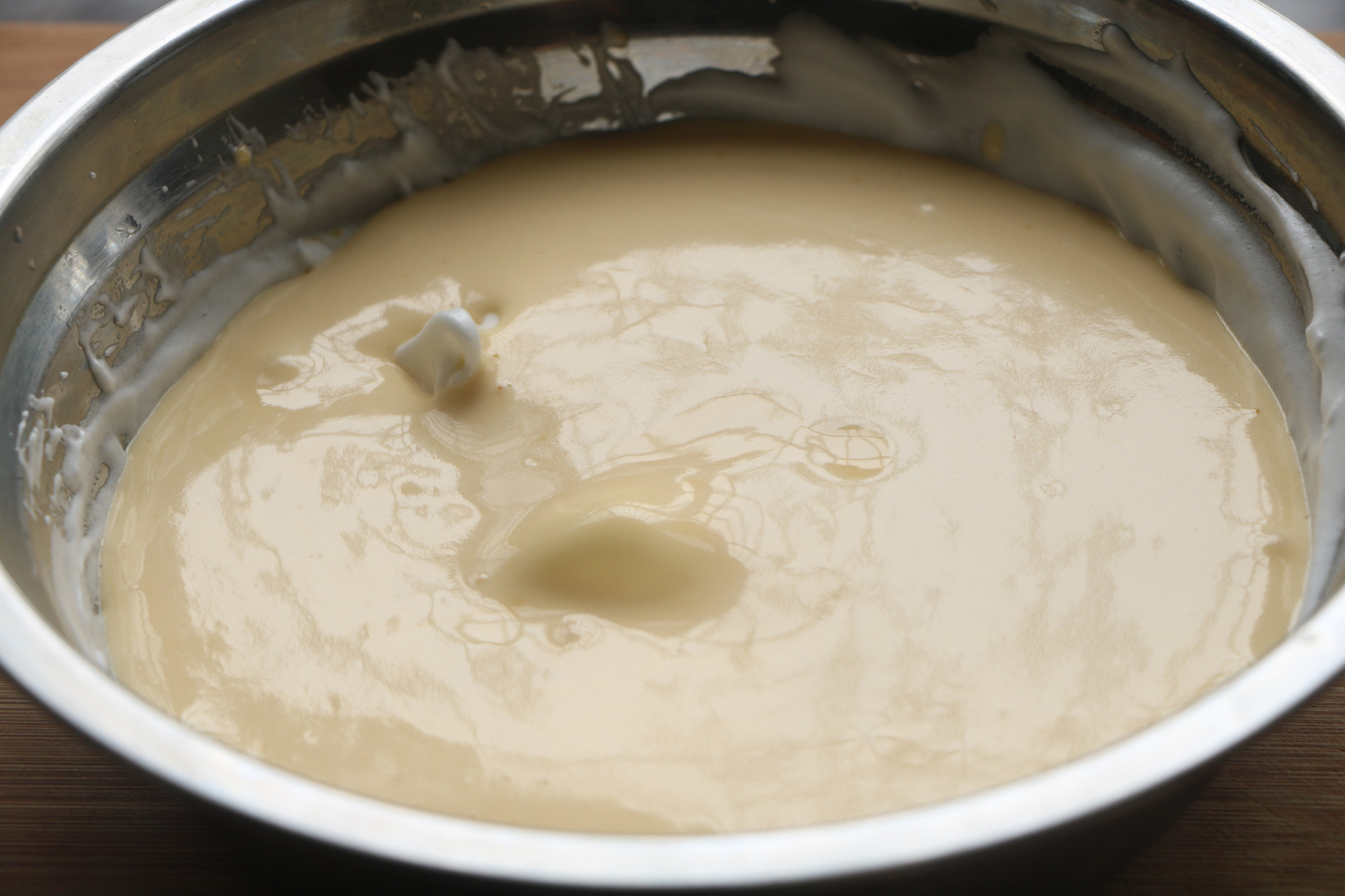 戚风纸杯蛋糕的做法，不回缩不开裂，柔软细腻，在家做轻松搞定