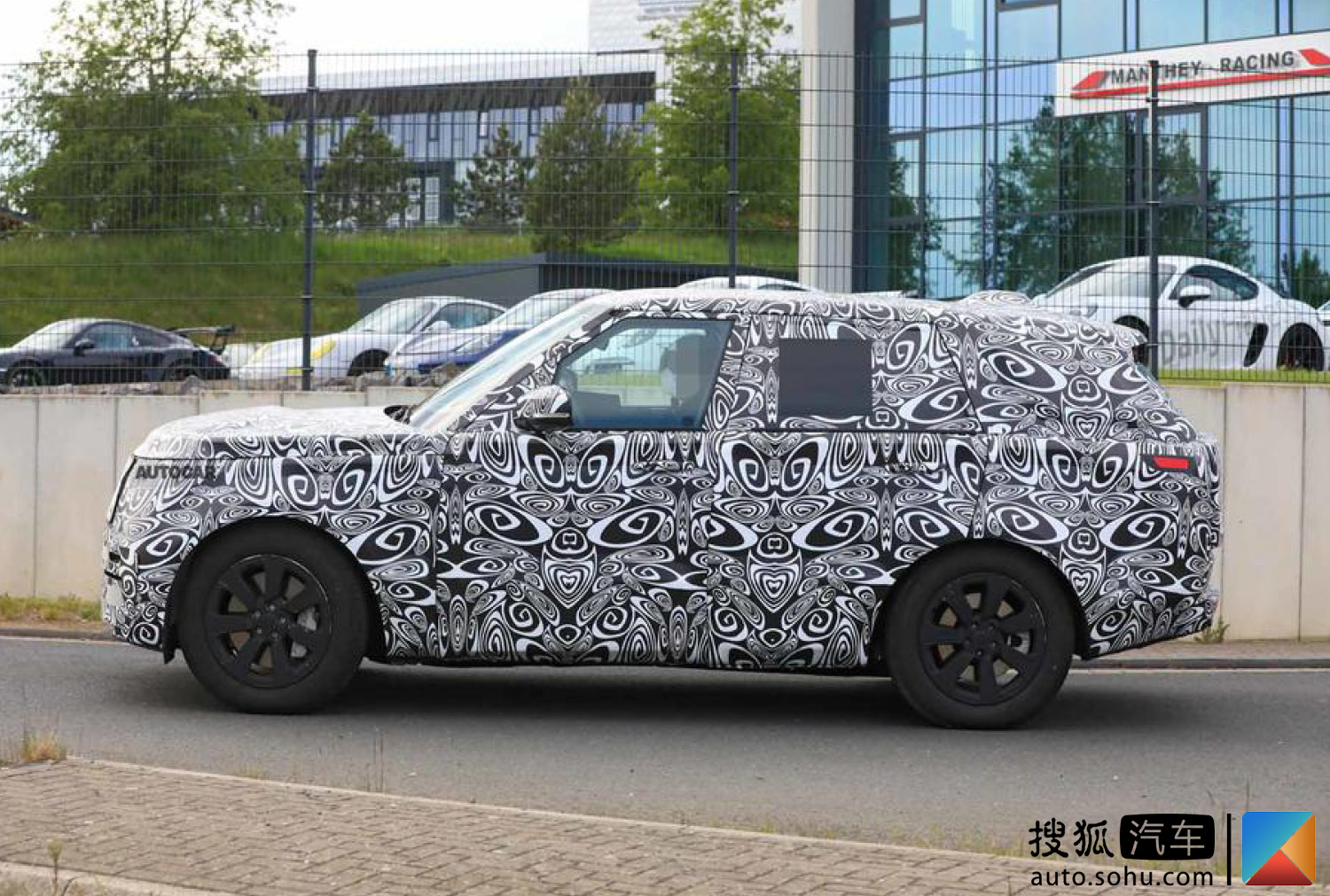 提供多种电气化版本 全新路虎揽胜海外谍照曝光