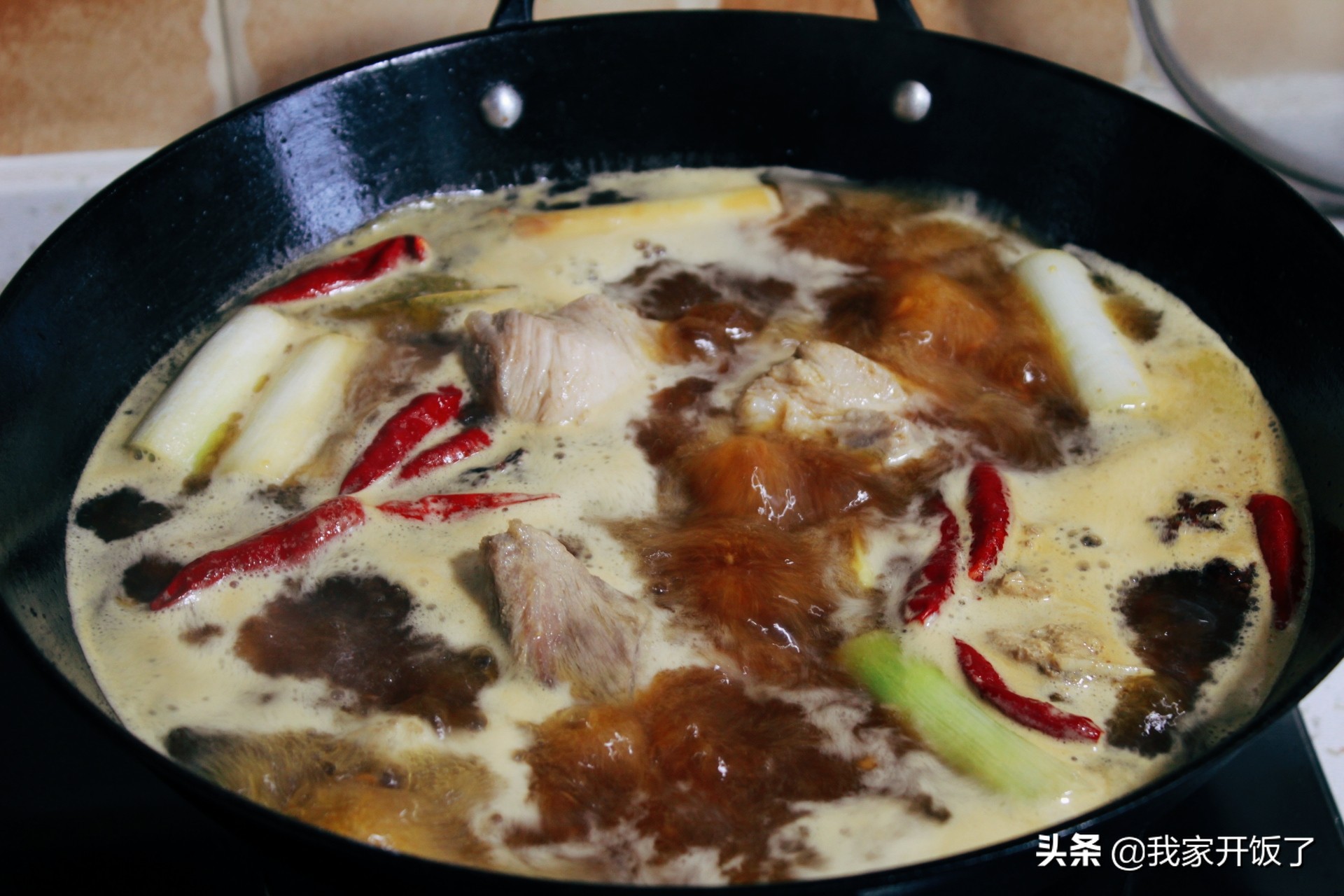 天冷后，在家做酱棒骨，比排骨吃着过瘾，都不好意思说吃了几碗饭