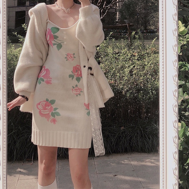 金晨桃粉连衣裙不见素日扁平感，气质冷艳，这