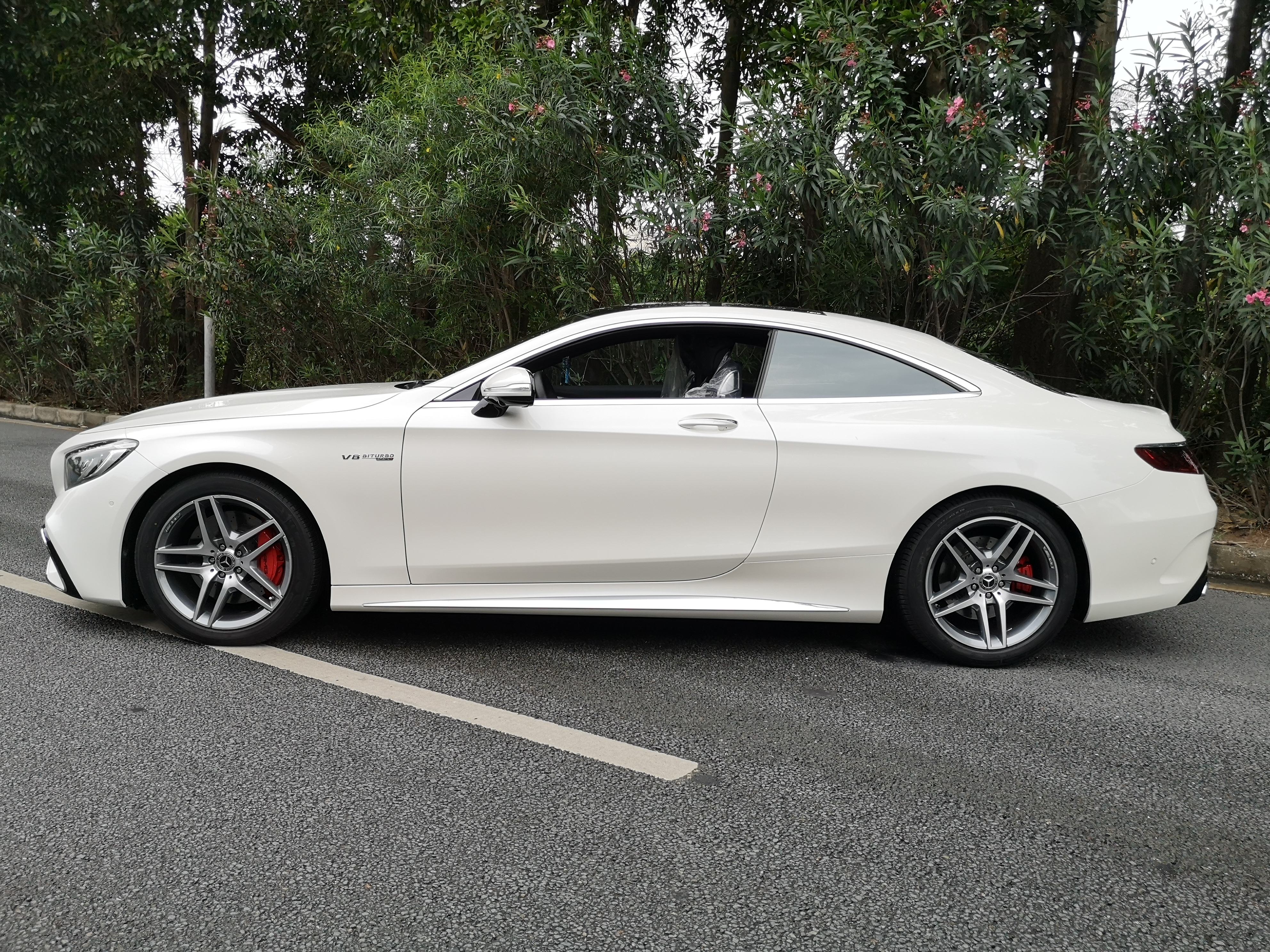 奔驰s级轿跑改s63 amg包围,动感且优雅