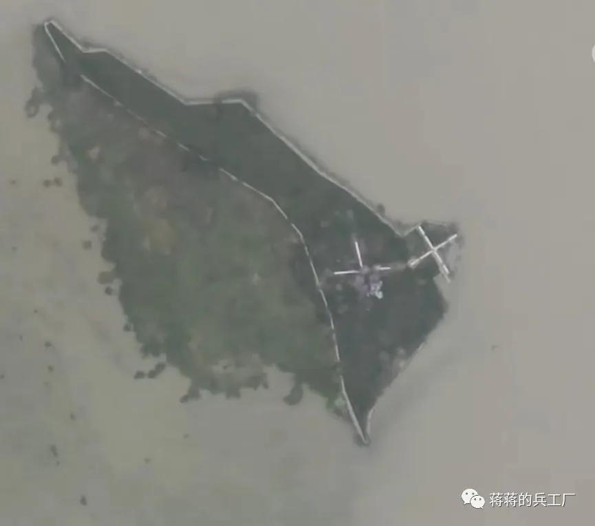空潜200巡逻机空投航空自导深弹和声呐浮标抓潜艇，数量众多
