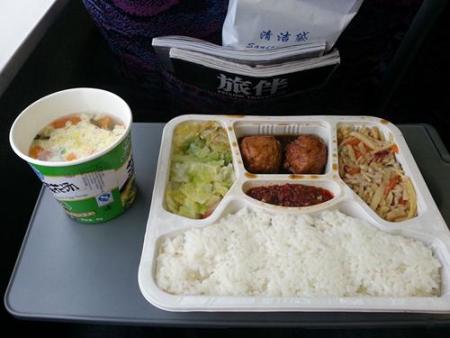 日本游客体验过中国地铁后，给出差评，网友却