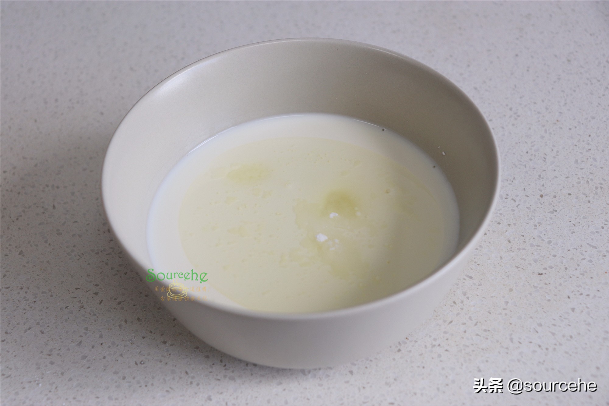 月饼不用烤箱，现做现吃，软糯香甜，少油少糖，低热量，更健康