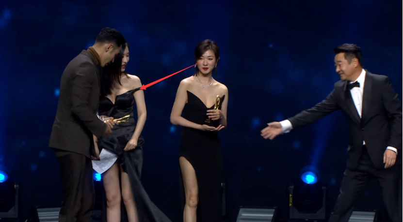 明星卖力博眼球，万茜赖红毯黄圣依抢坐首排，