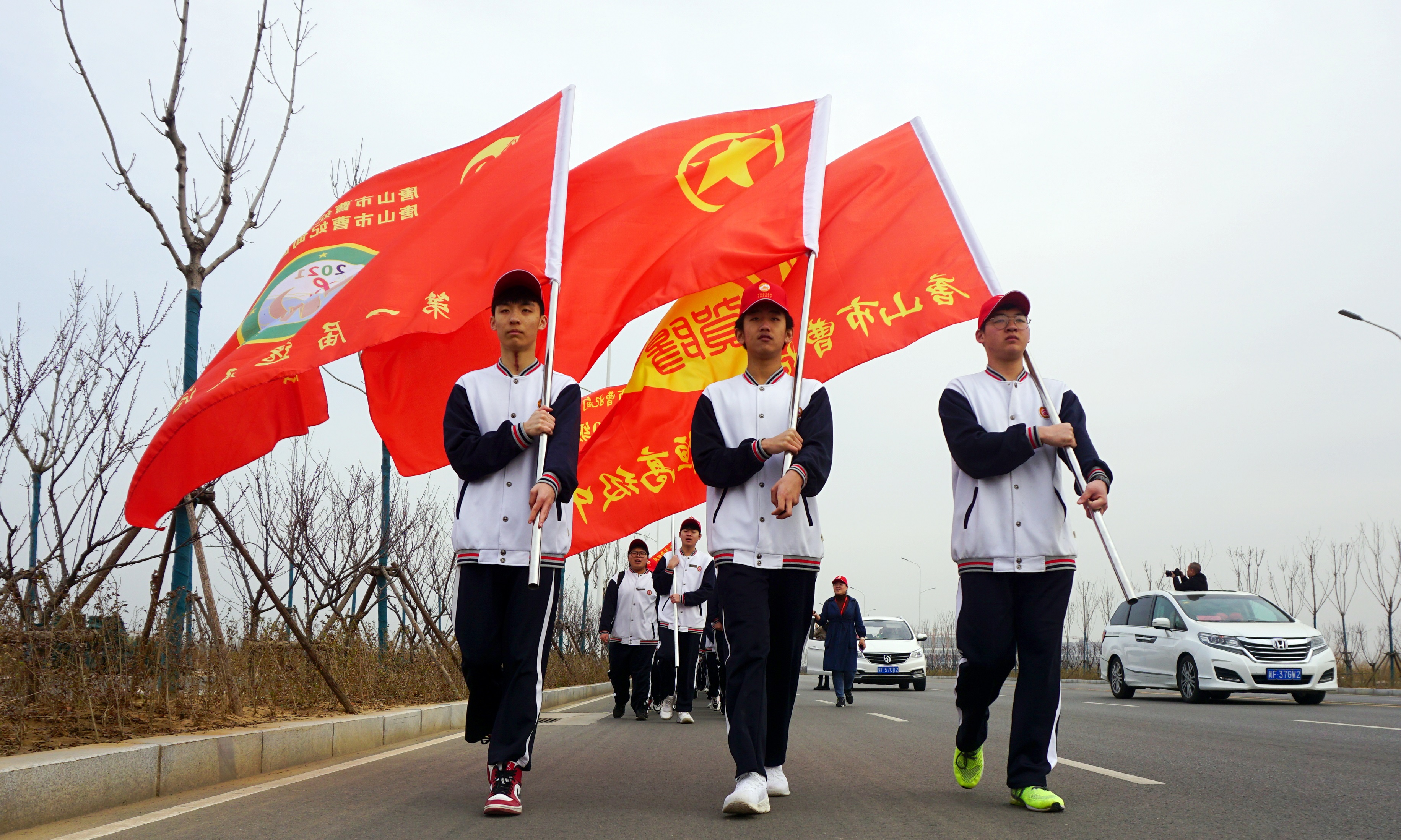 唐山曹妃甸：脚踏春风游新城 歌唱祖国好少年