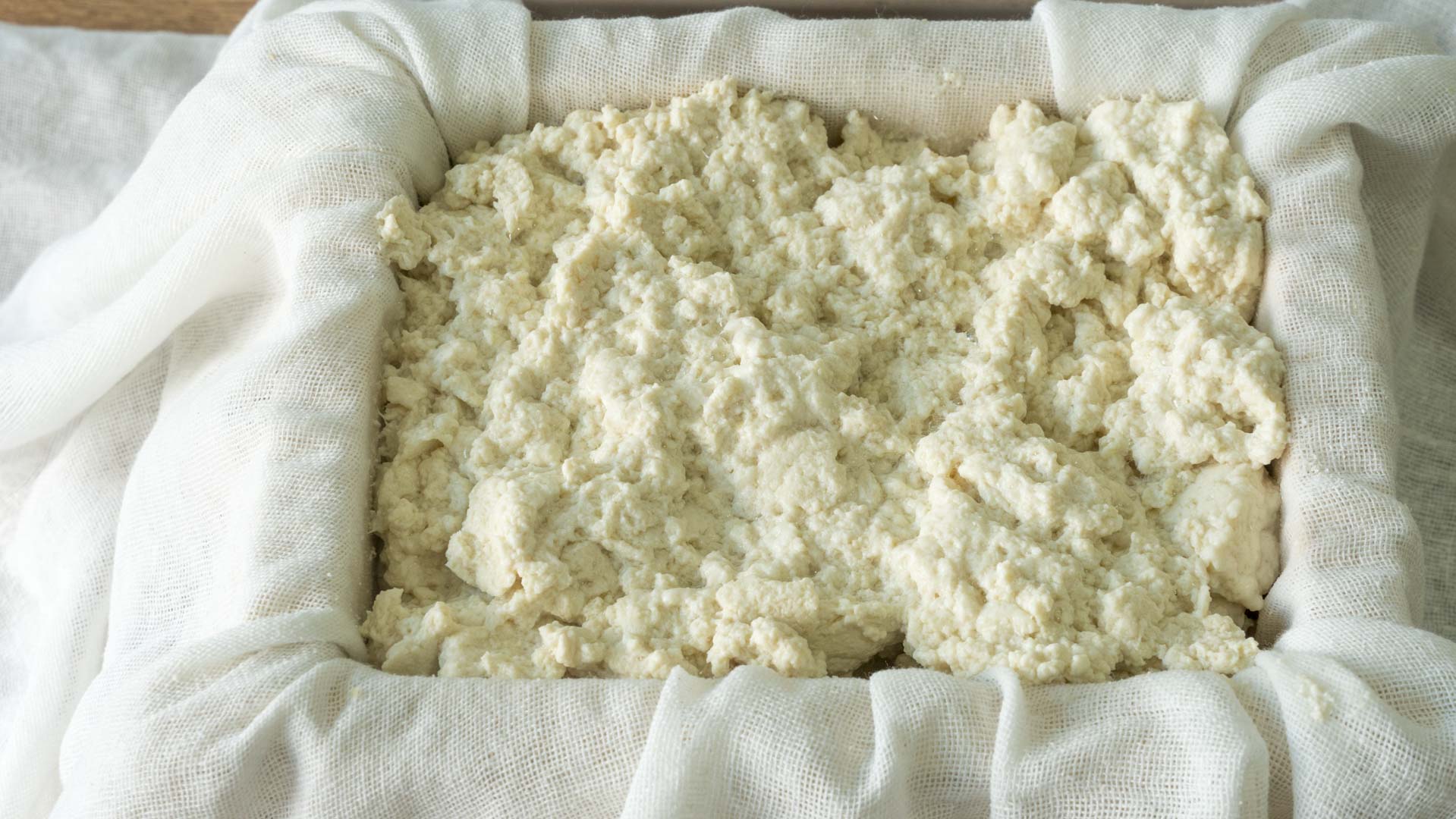 在家做豆腐，2斤黃豆出8斤豆腐，健康零添加，做法簡單又好吃